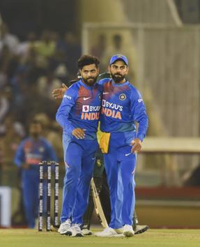 Indian captain Virat Kohli and all-rounder Ravindra Jadeja celebrates the wicket of South African player Rassie van der Dussen. (PTI) Indian captain Virat Kohli and all-rounder Ravindra Jadeja celebrates the wicket of South African player Rassie van der Dussen. (PTI)