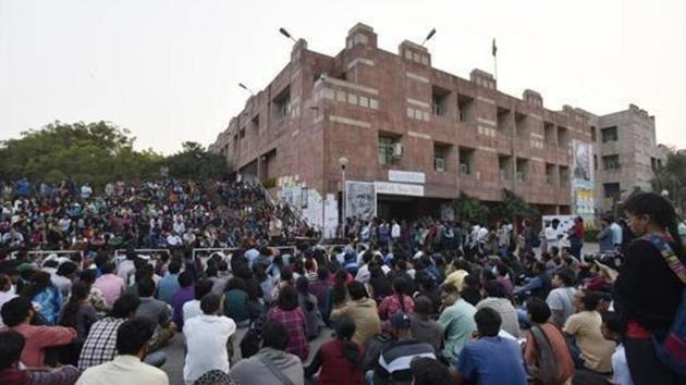 Justice Sachdeva said that it would not call off the elections just because one of the schools did not participate. The court asked the aggrieved students to approach the Grievance Redressal Cell (GRC) for any issue (HT FILE) Justice Sachdeva said that it would not call off the elections just because one of the schools did not participate. The court asked the aggrieved students to approach the Grievance Redressal Cell (GRC) for any issue (HT FILE)