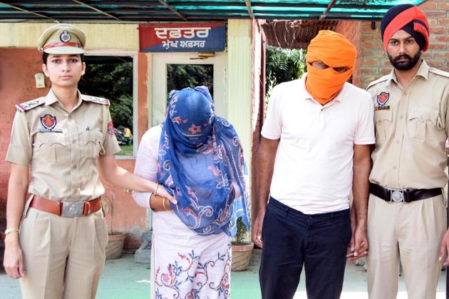 Paramjit Kaur and Harvinder Singh in the Mohali police custody on Tuesday. They were arrested on the complaint of a woman residing in Chajjumajra, who alleged she was duped of <span class='webrupee'>?</span>40 lakh.(HT PHOTO)