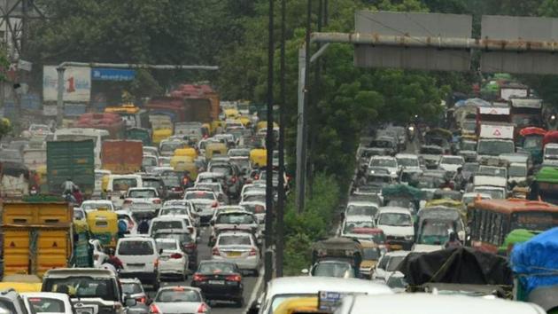 The study found a 13%overall increase in seat-belt compliance. On the Mumbai-Pune expressway, there was an 82% violation of the same rule before the Act came into effect. (HT FILE) The study found a 13%overall increase in seat-belt compliance. On the Mumbai-Pune expressway, there was an 82% violation of the same rule before the Act came into effect. (HT FILE)