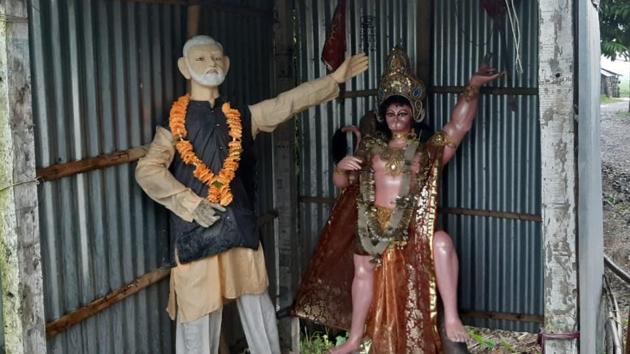 Prime Minister Narendra Modi’s statue was installed in makeshift temple for Lord Hanuman in Anandpur village in Bihar’s Katihar district. (HT PHOTO) Prime Minister Narendra Modi’s statue was installed in makeshift temple for Lord Hanuman in Anandpur village in Bihar’s Katihar district. (HT PHOTO)