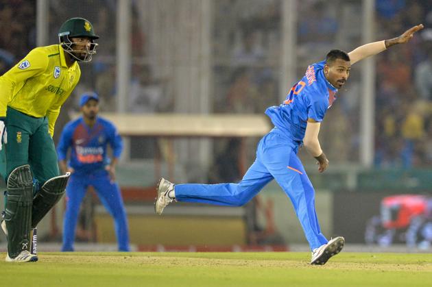 India's Hardik Pandya (R) bowls as South Africa's Andile Phehlukwayo looks on. (AFP) India's Hardik Pandya (R) bowls as South Africa's Andile Phehlukwayo looks on. (AFP)