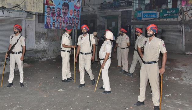 Police personnel at the site after a clash in Chhawani Mohalla, Ludhiana, on Wednesday.(HT Photo)