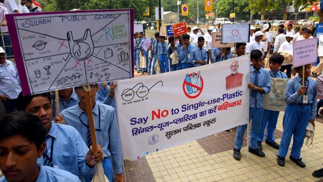 School children and volunteers of Sulabh International during a ‘Say no to single use plastic’ event, near Hanuman Mandir, Connaught Place. “We are working on a plan to ban some of the single-use plastic items. Some states have already done it and have come up with notifications. We are going through them to find out which are the items that could be banned in Delhi,” said a senior official of the Delhi environment department. (Amal KS / HT Photo) School children and volunteers of Sulabh International during a ‘Say no to single use plastic’ event, near Hanuman Mandir, Connaught Place. “We are working on a plan to ban some of the single-use plastic items. Some states have already done it and have come up with notifications. We are going through them to find out which are the items that could be banned in Delhi,” said a senior official of the Delhi environment department. (Amal KS / HT Photo)