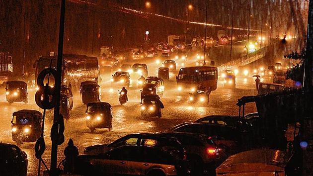 Last year, Mumbai had recorded only 73.1mm rain, which was the lowest rainfall for September in 27 years. However, after 1954, the city had only surpassed the 900mm mark in 1993 (904.6mm).(HT PHOTO)