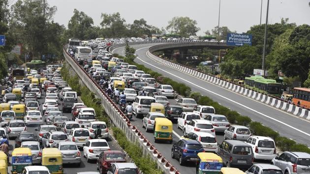 Karnataka government led by Bharatiya Janata Party (BJP) on Wednesday said it had sought legal opinion on reducing the hefty fines for traffic violations (HT FILE) Karnataka government led by Bharatiya Janata Party (BJP) on Wednesday said it had sought legal opinion on reducing the hefty fines for traffic violations (HT FILE)
