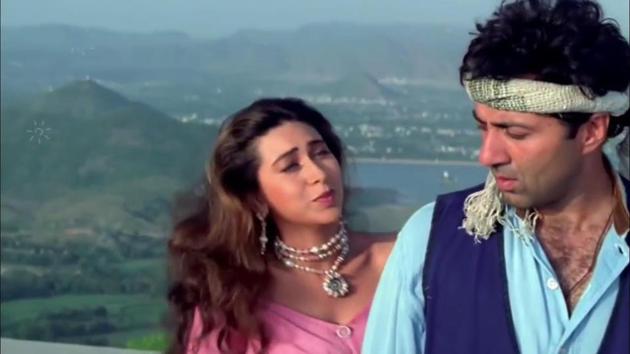 Sunny Deol and Karisma Kapoor allegedly pulled the chain and delayed a train by 25 minutes. Sunny Deol and Karisma Kapoor allegedly pulled the chain and delayed a train by 25 minutes.