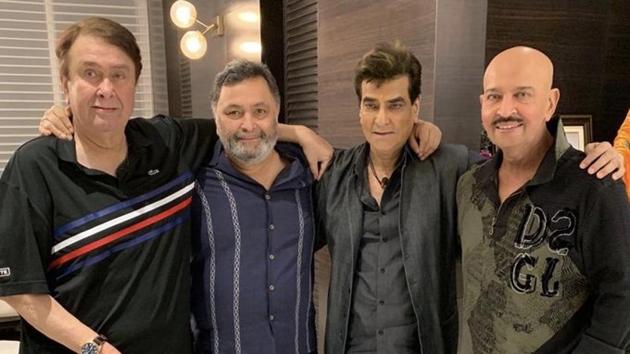 Randhir Kapoor, Rishi Kapoor, Jeetendra and Rakesh Roshan come together for an epic picture. (Twitter) Randhir Kapoor, Rishi Kapoor, Jeetendra and Rakesh Roshan come together for an epic picture. (Twitter)