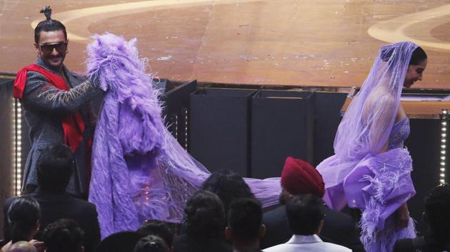 Deepika Padukone and Ranveer Singh at IIFA Awards 2019.(AP)