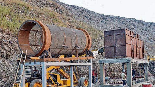 The company set up a trommel of 640 metric tonnes per day capacity at the Ghazipur landfill near Delhi-Meerut Expressway on Thursday.(HT FILE) The company set up a trommel of 640 metric tonnes per day capacity at the Ghazipur landfill near Delhi-Meerut Expressway on Thursday.(HT FILE)