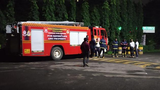 A total of 29 complaints of foul smell were received by the disaster management control room of Brihanmumbai Municipal Corporation from several suburban areas of Mumbai. Fire engines were rushed to those sites.(HT PHOTOS/V Gupta) A total of 29 complaints of foul smell were received by the disaster management control room of Brihanmumbai Municipal Corporation from several suburban areas of Mumbai. Fire engines were rushed to those sites.(HT PHOTOS/V Gupta)