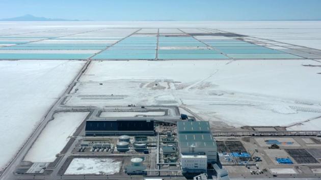 Until now, the Salar de Uyuni has been a major tourist attraction, and environmentalists have raised concerns about the landscape being irreparably altered by exploiting the lithium deposits underneath. But Condoretty insisted that lithium exploitation would use “clean technologies” and affect only about 3% of the salt flat. (Pablo Cozzaglio / AFP)