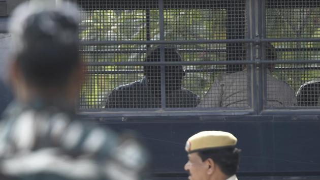 Former Finance Minister P Chidambaram is seen sitting inside a Police van as he was brought in for INX Media case hearing, at Rouse Avenue District Court, in New Delhi.(Burhaan Kinu/HT PHOTO)