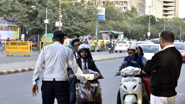 Noida police said that they have recorded 30% fall in the number of fines issued in first 15 days of this month in comparison to the corresponding period in August. (Sonu Mehta/HT PHOTO) Noida police said that they have recorded 30% fall in the number of fines issued in first 15 days of this month in comparison to the corresponding period in August. (Sonu Mehta/HT PHOTO)