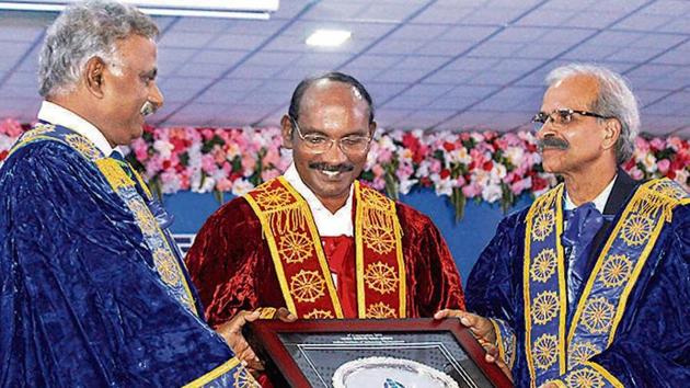 ISRO Chief K. Sivan being felicitated by IIT Bhubaneswar Director Ratnam V Raja Kumar (L) and Professor VK Tiwari during the 8th convocation of IIT Bhubaneswar on Saturday.(Photo: ANI) ISRO Chief K. Sivan being felicitated by IIT Bhubaneswar Director Ratnam V Raja Kumar (L) and Professor VK Tiwari during the 8th convocation of IIT Bhubaneswar on Saturday.(Photo: ANI)