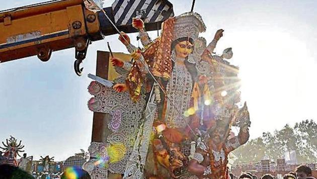 The move is aimed at keeping the Yamuna river clean as well as at helping reduce traffic chaos, as puja committees would need not go anywhere to immerse the idols.(Ajay Aggarwal/ ht archive)