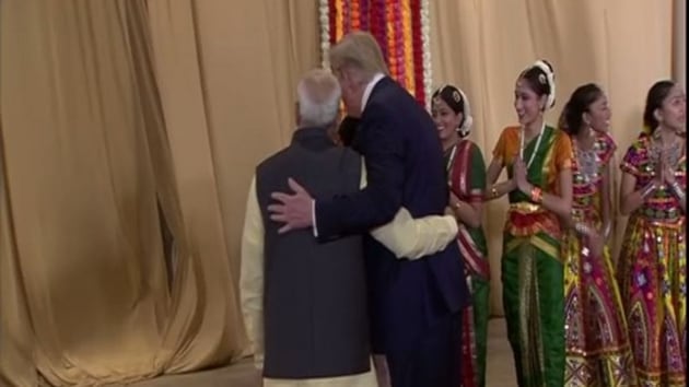 Prior to the arrival of Modi and Trump to the mega-event -- ‘Howdy Modi!, the India-US cultural harmony was showcased by around 400 artistes and community members from Texas in a well-versed performance.(ANI image) Prior to the arrival of Modi and Trump to the mega-event -- ‘Howdy Modi!, the India-US cultural harmony was showcased by around 400 artistes and community members from Texas in a well-versed performance.(ANI image)