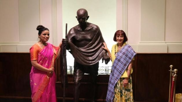 A plaque near the statue bears Gandhi’s words: ‘There is no way to peace, peace is the way’.(Sourced/ HT Photo) A plaque near the statue bears Gandhi’s words: ‘There is no way to peace, peace is the way’.(Sourced/ HT Photo)