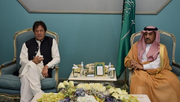 Pakistan Prime Minister Imran Khan reached the US on Saturday on a “special aircraft” of Saudi Crown Prince, Mohammad bin Salman.(Government of Pakistan/Twitter) Pakistan Prime Minister Imran Khan reached the US on Saturday on a “special aircraft” of Saudi Crown Prince, Mohammad bin Salman.(Government of Pakistan/Twitter)