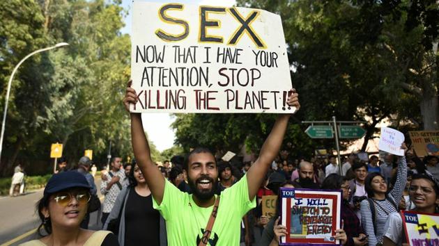 People hold placards and raise slogans for climate justice and climate emergency march from Lodhi Garden to Envirionment Ministry, at Lodhi road, in New Delhi. (Biplov Bhuyan / HT Photo) People hold placards and raise slogans for climate justice and climate emergency march from Lodhi Garden to Envirionment Ministry, at Lodhi road, in New Delhi. (Biplov Bhuyan / HT Photo)