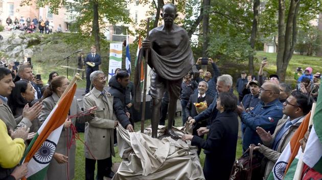 Minister of External Affairs Subrahmanyam Jaishankar unveils a statue of Mahatma Gandhi with Finnish Foreign Minister Pekka Haavisto, in Helsinki, Finland. (Antti Aimo-Koivisto / AP) Minister of External Affairs Subrahmanyam Jaishankar unveils a statue of Mahatma Gandhi with Finnish Foreign Minister Pekka Haavisto, in Helsinki, Finland. (Antti Aimo-Koivisto / AP)
