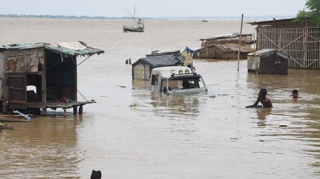 Cars submerged in water after the increase in the water levels, at Danapur area, in Patna, Bihar. (Santosh Kumar / HT Photo) Cars submerged in water after the increase in the water levels, at Danapur area, in Patna, Bihar. (Santosh Kumar / HT Photo)
