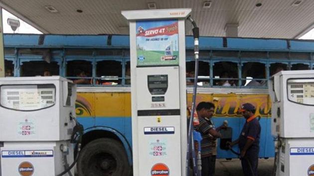 A hike in petrol prices was also seen in Chennai, Mumbai and Kolkata where the prices rose by Rs 1.67, Rs 1.64 and Rs 1.66 to Rs 76.52, Rs 79.29 and Rs 76.36 per litre, respectively. (HT FILE) A hike in petrol prices was also seen in Chennai, Mumbai and Kolkata where the prices rose by Rs 1.67, Rs 1.64 and Rs 1.66 to Rs 76.52, Rs 79.29 and Rs 76.36 per litre, respectively. (HT FILE)