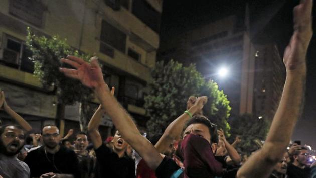 Small groups of protesters gather in central Cairo on September 21. Discontent over rising prices has been swelling in Egypt, where Sisi’s government has imposed strict austerity measures since 2016 as part of a USD 12-billion loan package from the International Monetary Fund. Nearly one in three Egyptians lives below the poverty line on less than USD 1.40 a day, according to official figures released in July. (Mohamed Abd El Ghany / REUTERS) Small groups of protesters gather in central Cairo on September 21. Discontent over rising prices has been swelling in Egypt, where Sisi’s government has imposed strict austerity measures since 2016 as part of a USD 12-billion loan package from the International Monetary Fund. Nearly one in three Egyptians lives below the poverty line on less than USD 1.40 a day, according to official figures released in July. (Mohamed Abd El Ghany / REUTERS)