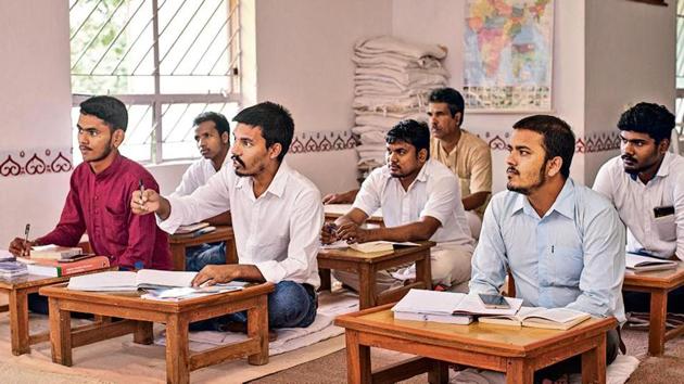 Students attend Bhatat Mahodaya’s leathers at The Institute of Gandhian Studies (Gandhi Vichar Parishad), Wardha. (Photo by Satish Bate/Hindustan Times)