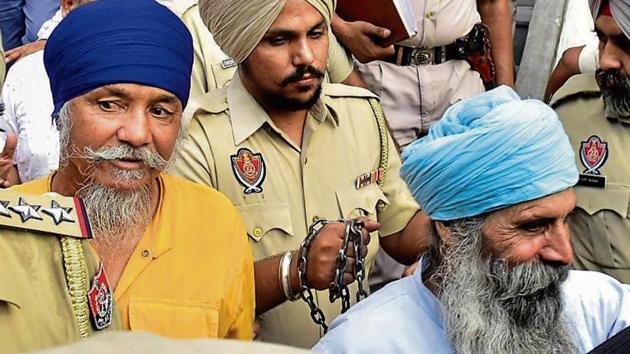 Punjab Police personnel taking accused Balbir Singh and Harbhajan Singh to court in Amritsar, September 23, 2019.(HT Photo) Punjab Police personnel taking accused Balbir Singh and Harbhajan Singh to court in Amritsar, September 23, 2019.(HT Photo)