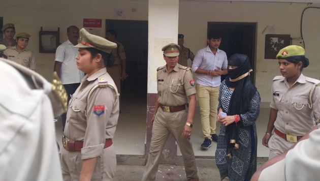 The woman who accused former Union Minister Chinmayanand has been booked in an extortion case. (HT PHOTO) The woman who accused former Union Minister Chinmayanand has been booked in an extortion case. (HT PHOTO)
