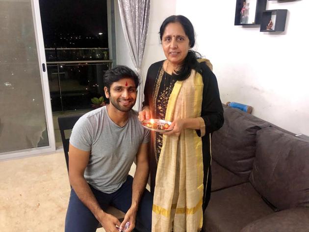 Actor Vaibhav Tatwawaadi with his mother Sheela (HTPHOTO) Actor Vaibhav Tatwawaadi with his mother Sheela (HTPHOTO)