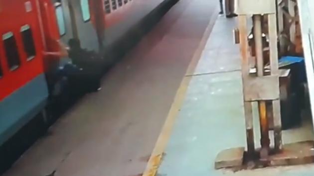 The passenger rushes to get on the train but somehow slips. (Twitter/@RailMinIndia) The passenger rushes to get on the train but somehow slips. (Twitter/@RailMinIndia)