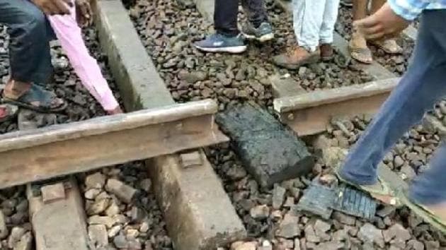 The Islampur-Delhi Magadh Express saw a major fracture in the rail tracks in the nick of time and applied emergency brakes. (Photo courtesy: LiveHindustan) The Islampur-Delhi Magadh Express saw a major fracture in the rail tracks in the nick of time and applied emergency brakes. (Photo courtesy: LiveHindustan)
