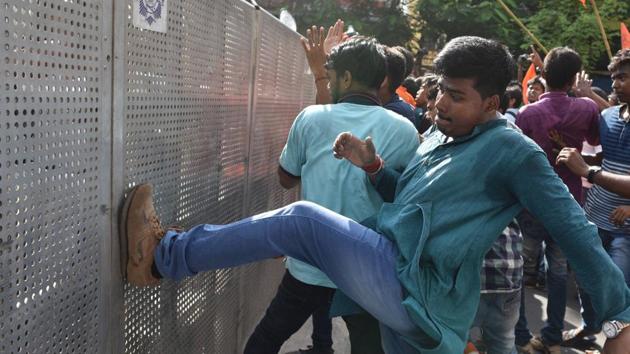 Supporters of Akhil Bharatiya Vidyarthi Parishad (ABVP) get violent during a protest against the assault on Union Minister Babul Supriyo in Jadavpur University, at Jodhpur Park, in Kolkata, on Monday, September 23, 2019. (Samir Jana/HT Photo) Supporters of Akhil Bharatiya Vidyarthi Parishad (ABVP) get violent during a protest against the assault on Union Minister Babul Supriyo in Jadavpur University, at Jodhpur Park, in Kolkata, on Monday, September 23, 2019. (Samir Jana/HT Photo)