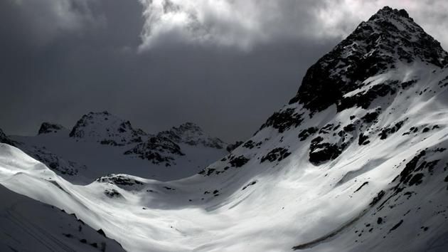The Jamtalferner glacier is seen near Galtuer. Mountain glaciers are receding the world over as average global temperatures rise - a phenomenon that will be described in detail in a report by the Intergovernmental Panel on Climate Change this week. (Lisi Neisner / REUTERS) The Jamtalferner glacier is seen near Galtuer. Mountain glaciers are receding the world over as average global temperatures rise - a phenomenon that will be described in detail in a report by the Intergovernmental Panel on Climate Change this week. (Lisi Neisner / REUTERS)