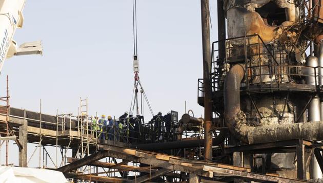 Workers repair a damaged refining tower at Saudi Aramco's Abqaiq crude oil processing plant following a drone attack in Abqaiq, Saudi Arabia. (Bloomberg) Workers repair a damaged refining tower at Saudi Aramco's Abqaiq crude oil processing plant following a drone attack in Abqaiq, Saudi Arabia. (Bloomberg)