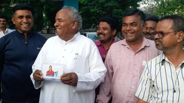 Narasayya Adam, formerly of the CPI(M) displays the “makeup box” he alleges is being distributed by Praniti Shinde. (HT PHOTO) Narasayya Adam, formerly of the CPI(M) displays the “makeup box” he alleges is being distributed by Praniti Shinde. (HT PHOTO)
