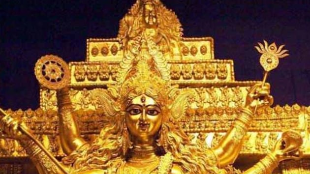 A goddess Durga idol made of 50 kg gold worth around <span class='webrupee'>₹</span>20 crore is nearing completion at a community puja marquee in central Kolkata.(Photo:daijiworldnews/ Twitter)