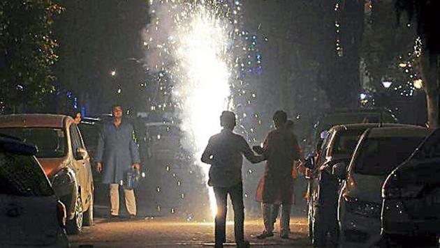 Manufacturers from Tamil Nadu, a firecrackers manufacturing hub, are also uncertain about the availability of such items this Diwali. (HT file) Manufacturers from Tamil Nadu, a firecrackers manufacturing hub, are also uncertain about the availability of such items this Diwali. (HT file)