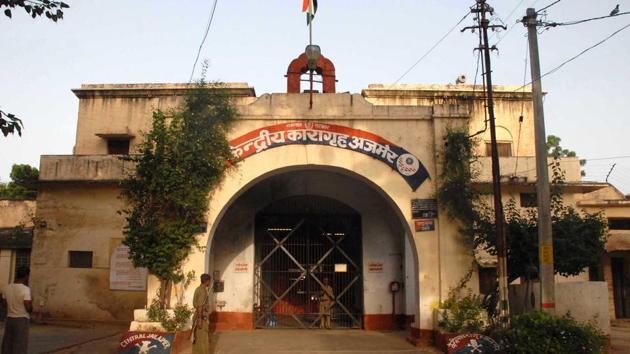 Many inmates Ajmer Central Jail (in photo) were given special treatment inside barracks, an investigation has revealed.(HT File Photo)