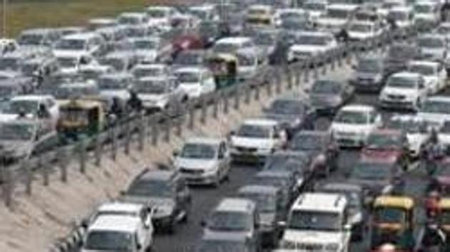 New Delhi, India - Nov. 14, 2018: A view of the traffic jam at Delhi-Meerut Expressway towards Sarai Kale Khan and ITO on ring road in New Delhi, India, on Wednesday, November 14, 2018. (Photo by Mohd Zakir/ Hindustan Times)(Mohd Zakir/HT PHOTO)