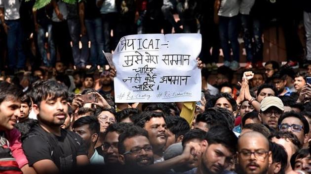 CA students during a protest against ICAI in New Delhi. (Mint) CA students during a protest against ICAI in New Delhi. (Mint)