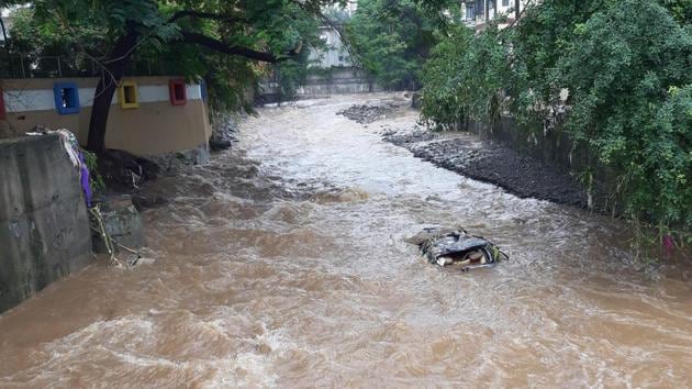 A water logged street in KK Market in Pune, Thursday, September 26, 2019. The city recorded 100 mm of rain in four hour period on the night of September 25, 2019.(Rahul Raut / HT Photo) A water logged street in KK Market in Pune, Thursday, September 26, 2019. The city recorded 100 mm of rain in four hour period on the night of September 25, 2019.(Rahul Raut / HT Photo)