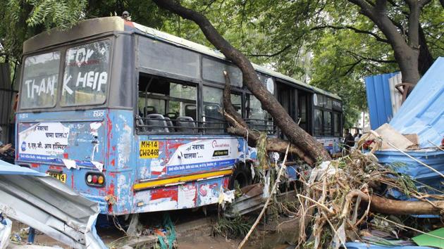 Residents of Amrapali Society rescued around 40 people from this PMPML bus on Narhe road after heavy rain on Thursday. At least 21 persons were reported killed and nine missing in various rain-related incidents in Pune, Jalgaon and Nashik, officials said on Thursday. Of the total fatalities, 14 deaths took place in Pune district, six in Jalgaon and one in Nashik. (Ravindra Joshi / HT Photo) Residents of Amrapali Society rescued around 40 people from this PMPML bus on Narhe road after heavy rain on Thursday. At least 21 persons were reported killed and nine missing in various rain-related incidents in Pune, Jalgaon and Nashik, officials said on Thursday. Of the total fatalities, 14 deaths took place in Pune district, six in Jalgaon and one in Nashik. (Ravindra Joshi / HT Photo)
