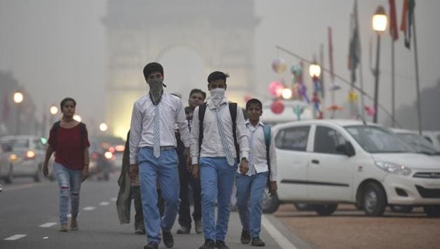 India has one air quality monitoring station for every 7 million people while China has over eight times that number.(Raj K Raj/HT PHOTO)