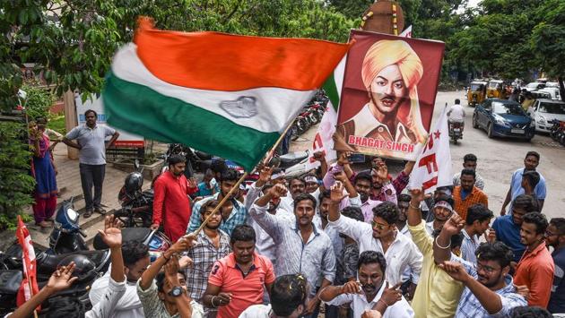 Students celebrate the 112th birth anniversary of Bhagat Singh in Hyderabad, Telangana. (PTI) Students celebrate the 112th birth anniversary of Bhagat Singh in Hyderabad, Telangana. (PTI)
