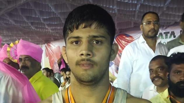 Maharashtra’s Sikandar defeated Sunil of Haryana 10-6 in the 92 kg final of the Tata Motors U-23 Senior Nationals in Shirdi. (HT PHOTO) Maharashtra’s Sikandar defeated Sunil of Haryana 10-6 in the 92 kg final of the Tata Motors U-23 Senior Nationals in Shirdi. (HT PHOTO)