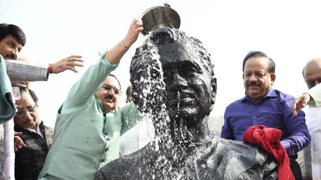 BJP Working President JP Nadda and Minister of Health and Family Welfare Harsh Vardhan clean the statue of Pt. Deendayal Upadhyay on his birth anniversary, at DDU Park, in New Delhi. (Arvind Yadav / HT Photo) BJP Working President JP Nadda and Minister of Health and Family Welfare Harsh Vardhan clean the statue of Pt. Deendayal Upadhyay on his birth anniversary, at DDU Park, in New Delhi. (Arvind Yadav / HT Photo)