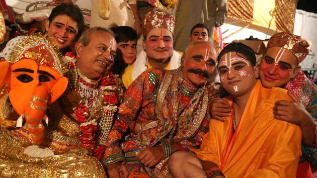 Members of the Chaturvedi clan from Mathura in their costumes ahead of their first Ramlila performance this year at the Ramlila ground in Sector 27, Chandigarh, on Saturday.(SANJEEV SHARMA/HT)